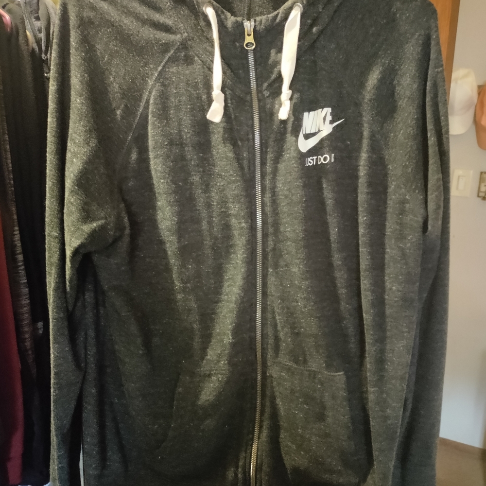 Nike zip up light weight jacket price Negotiable